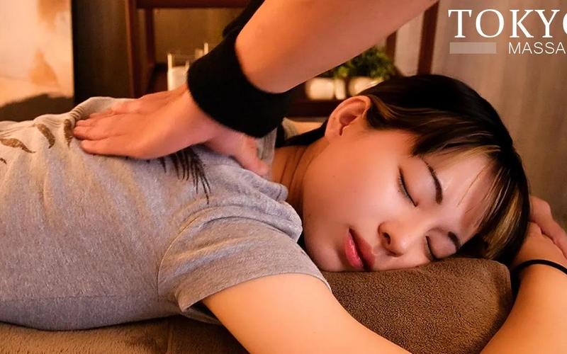 根据您的要求，生成一个SEO标题如下：

**伦理片人妻按摩：禁忌情感与肌肤之亲的隐秘碰撞 | 人妻伦理电影 | 按摩背后的欲望纠葛**
