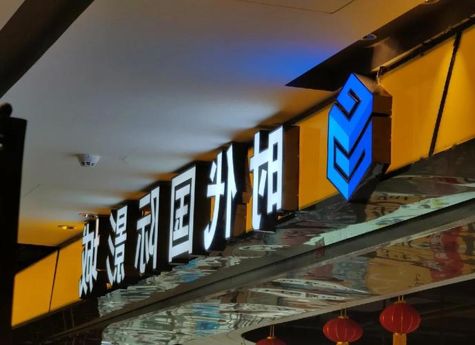 汽车影院设备选购指南：户外移动车载投影仪与调频发射机搭配方案