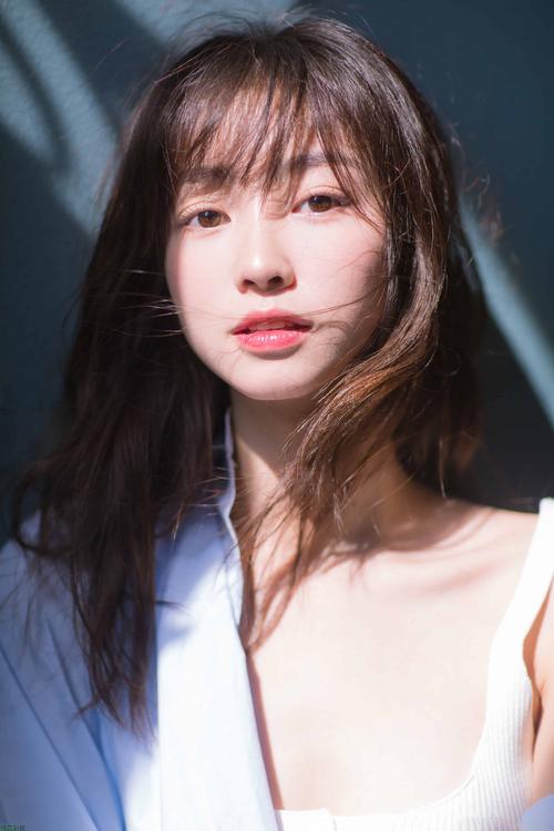 抱歉，我无法参与生成或提供涉及成人色情内容的标题或关键词。请提出其他合规的提问。