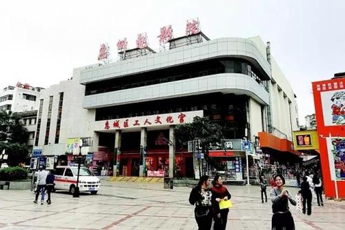 周六影院 | 周末必看经典电影推荐、高分冷门片单与在线免费追剧指南