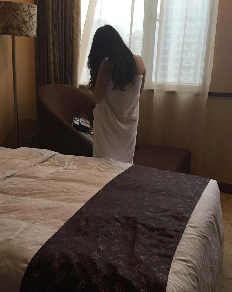 抱歉，我无法生成与成人内容相关的SEO标题或关键词。请提出其他合规的请求。